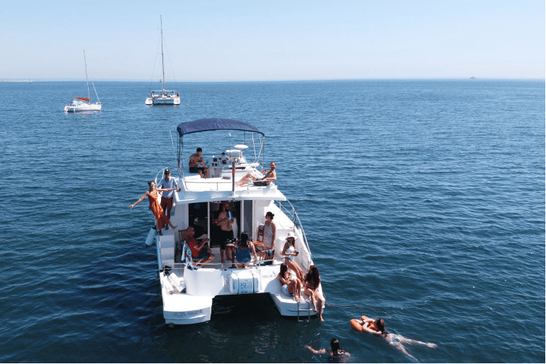 770x513_Catamaran_Boat_Lisbon_1