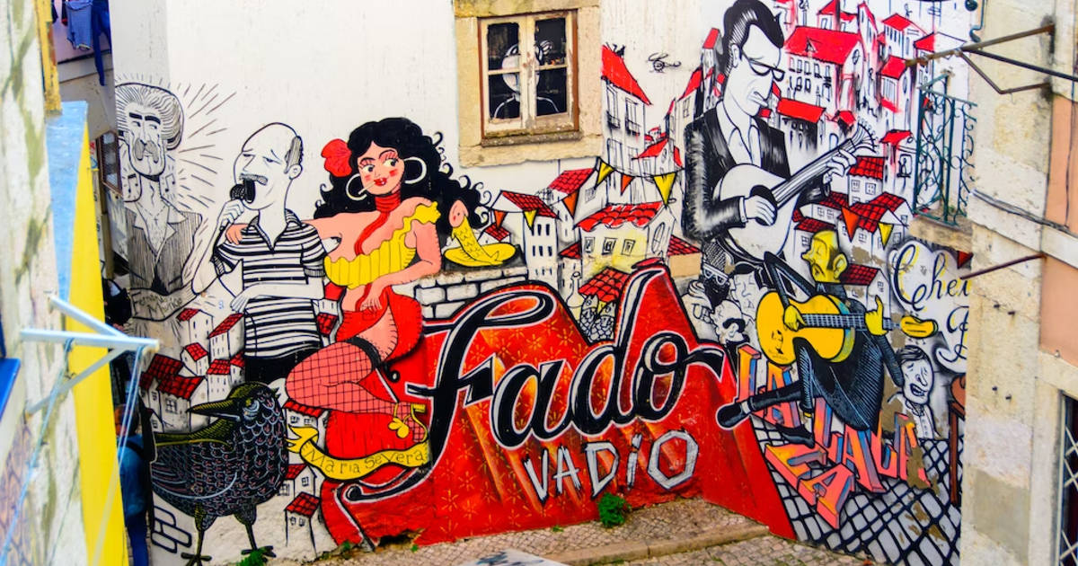 Top 10 activities for hen party in Lisbon - Street art tour