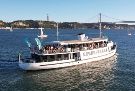 Big boat Lisbon 200 pax