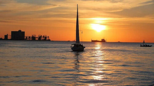 Sunset boat tour in Lisbon