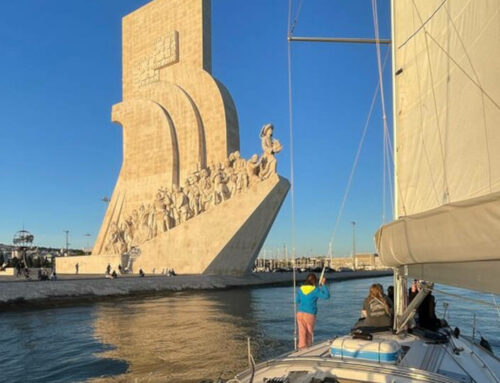 Sightseeing Lisbon on a Boat Tour