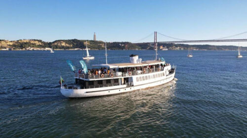 Barco grande em Lisboa 200 Pax